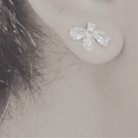 “Crystal Encrusted Bumblebee” Honey Bee Elegant Upscale Sparkly Insect Gold Stud - Picture 13 of 16